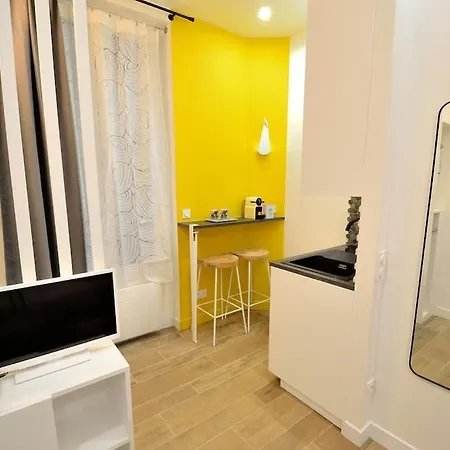 Apartment Tiny Cosy Namastay In Trendy Canal St Martin Area